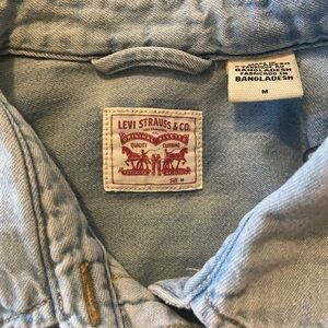 Levi’s light wash denim shirt